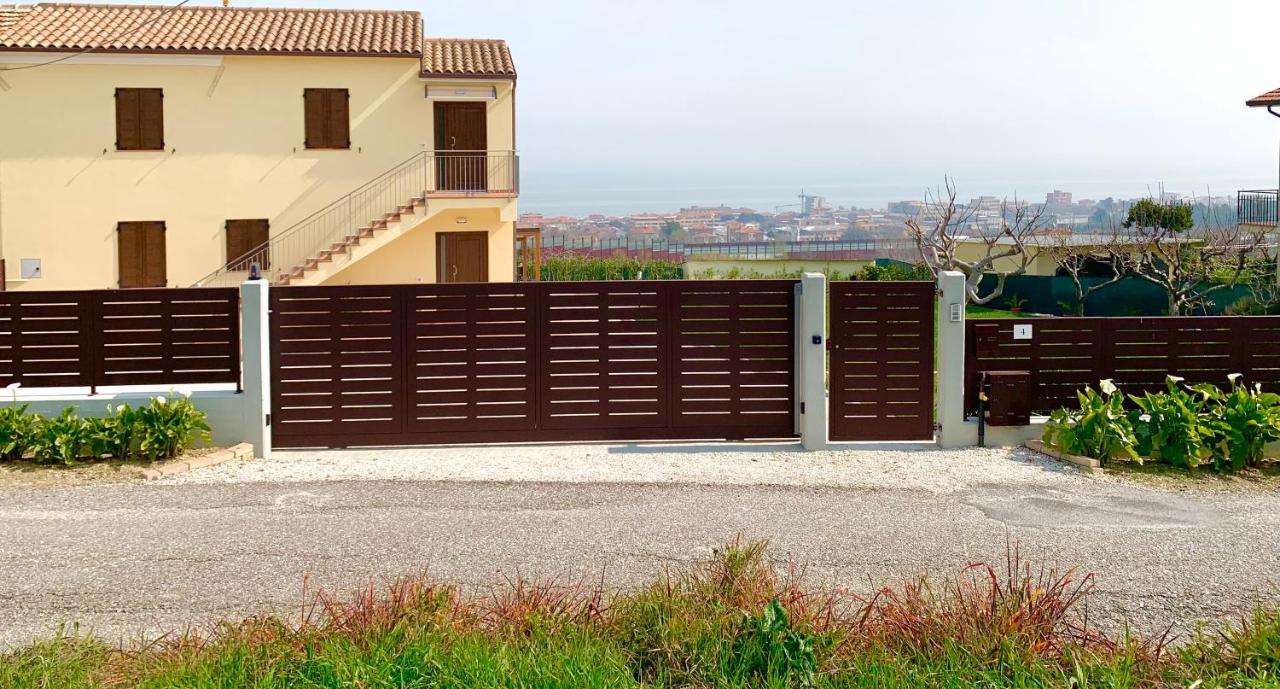 Casa Vacanze Con Vista Mare E Giardino - Amanecer Marzocca di Senigallia Kültér fotó